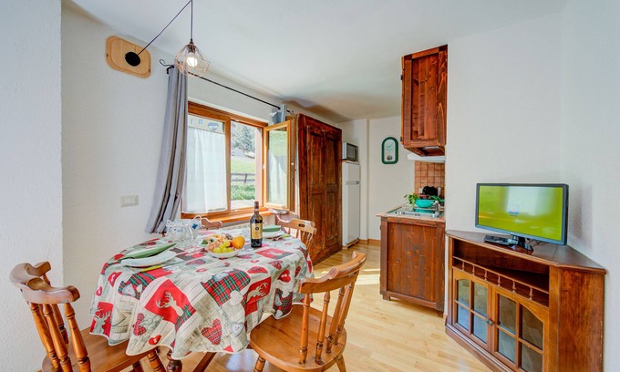Sauze d'Oulx Apartment | Cozy Studio Clotes: Ski In - Ski Out in Sauze d'Oulx
