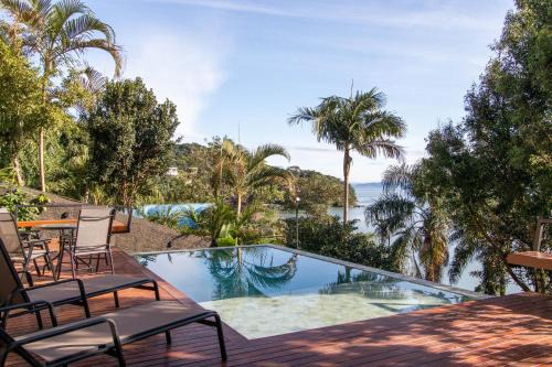Sambaqui Apartment | Cozy Studio with Bathtub and Ocean View Getaway