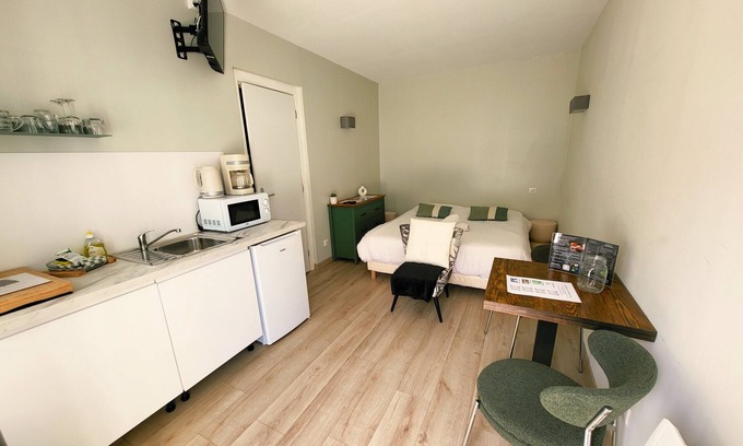Ambleteuse Apartment | Studio-Comfort-Ensuite with Bath