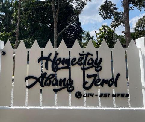 Jasin House | Discover Studio Concept by Abangjerol with Pool Access