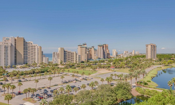 Sandestin Condo | Studio condo on 7th Floor with Resort Views at Luau in Sandestin Golf & Beach Resort