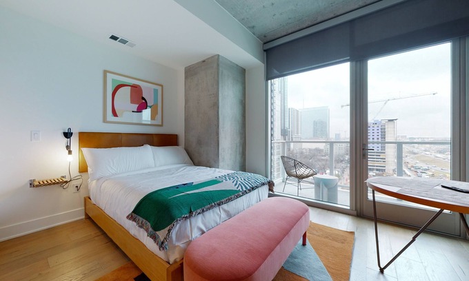 Rainey Street Historic District Apartment | Stylish Studio Condo with Rooftop Pool & Fast WiFi