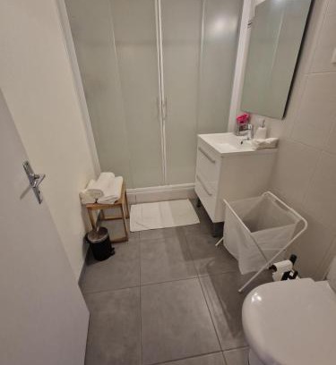 Fleury-les-Aubrais Apartment | Comfortable Studio Retreat - Guest Rated 9/10