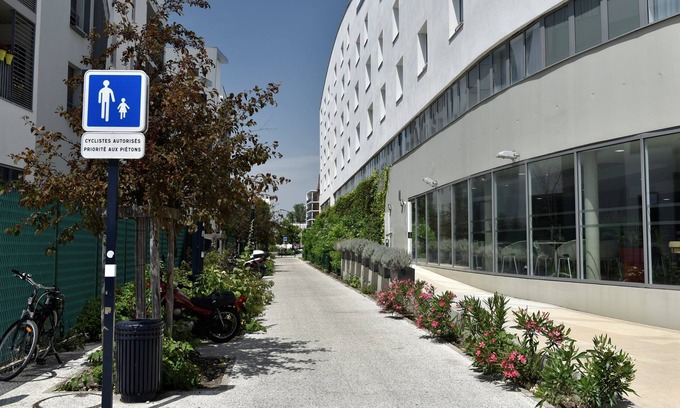 Bassins a Flot Apartment | Cozy Studio Near the City Center with Spa & Breakfast