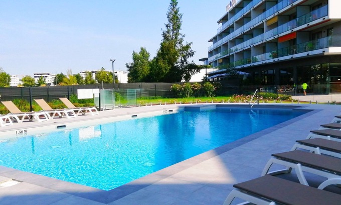 Bordeaux-Lac Apartment | Cozy Studio Retreat with Pool, Spa & Breakfast Included