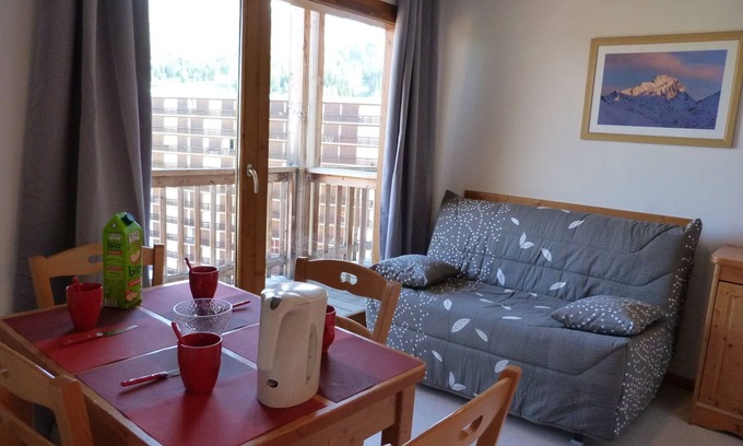 Saint-Etienne-en-Devoluy Apartment | Inviting Studio Cosi with Spa & Views at Chalet SuperD