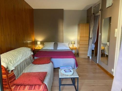 Brides-les-Bains Apartment | Cozy Studio with Balcony in Brides-les-Bains, Pet Friendly