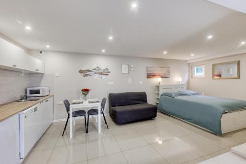 Les Stades Apartment | Charming Studio Near Disneyland - Top Rated 8.8/10