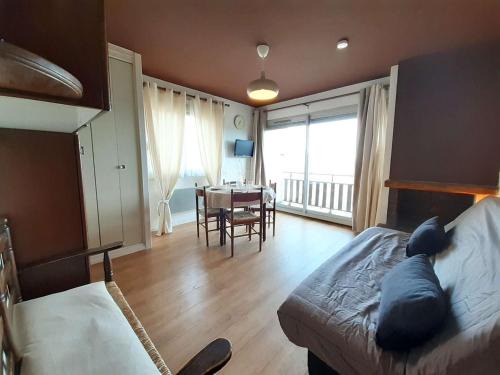Pla d'Adet Apartment | Cozy Studio with Valley Views and Ski Access in Saint-Lary