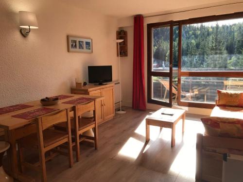 Correncon-en-Vercors Apartment | Family-Friendly Studio Near Slopes with Balcony & Golf Access