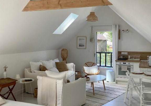 Lancieux Apartment | Cozy Studio Retreat with Private Garden – Rated 9/10