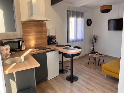 Saint-Hippolyte Apartment | Newly Renovated Pet-Friendly Studio with Self Check-In