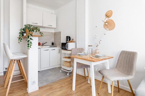 Cret de Roc Apartment | Cozy Studio in City Center with WiFi & Netflix Access