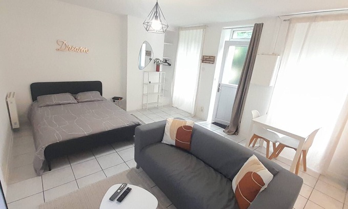 Vierzon Apartment | studio cosy "l'Auron" RDC-Vierzon-Wifi