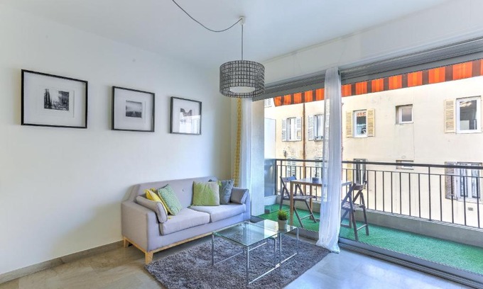 Prado - Republique Apartment | Cozy Studio Merle: Family-Friendly Getaway Rated 9.3/10