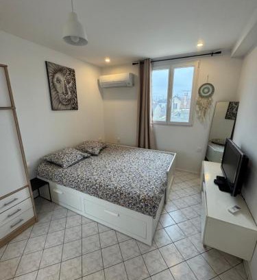 Houilles Apartment | Cozy Studio near Paris La Défense Arena - Family Friendly Stay