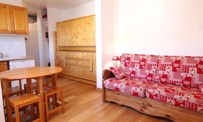 Cognet Apartment | Cozy Studio for 4 in L'Alpe d'Huez - Pet Friendly & Prime Location