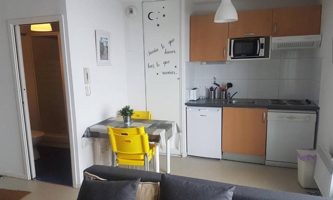 Arette Apartment | Cozy Studio for 4 with Kitchenette & Ski Locker in Arette