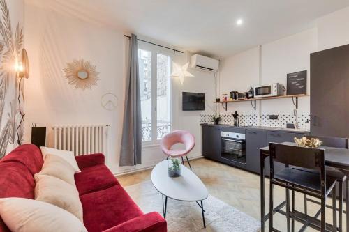 Quartier de la Plaine-de-Monceaux Apartment | Cozy Studio Near Arc de Triomphe - Family Friendly Stay