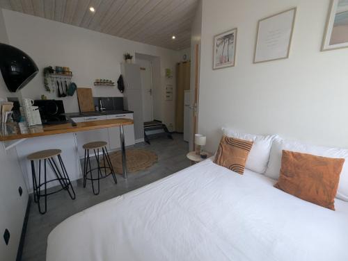 Paray-le-Monial Apartment | Cozy Studio Near City Center – Rated 8.7/10 by Guests