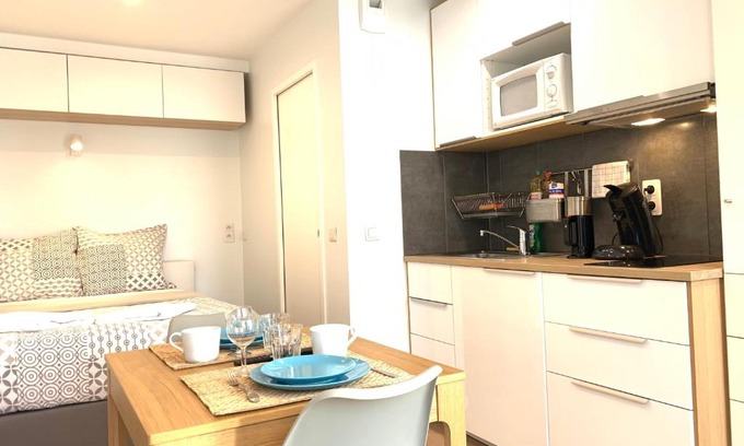 Quartier Centre Ville Apartment | Cozy Studio Near RER B/C and Orly TGV for Your Stay