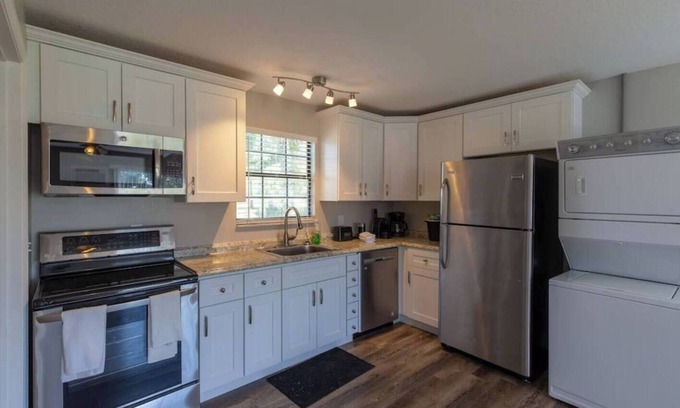 Loxahatchee Groves House | Cozy Studio Cottage with Breakfast & Pet-Friendly Amenities