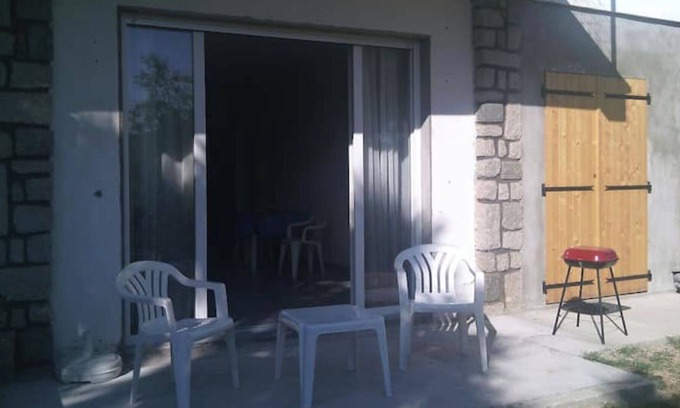 Mezzavia Apartment | Cozy Studio in Villa with Garden, Ajaccio Awaits You