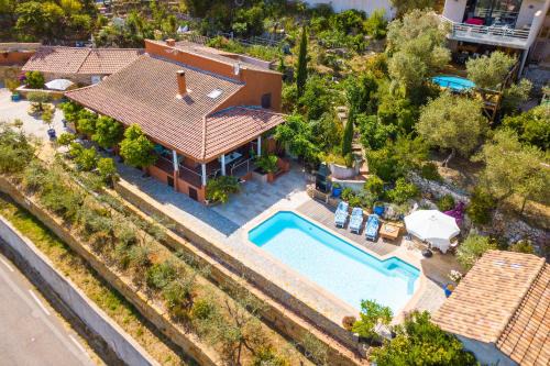 Sollies-Toucas Apartment | Serene Studio Le Rose with Pool and Ocean Views