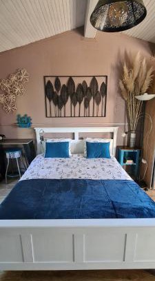 Claviers Apartment | Cozy Studio with Terrace: Explore Verdon, Lake & Beaches