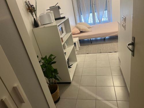 Yves Farge - Le Fleuve Apartment | Top-Rated Studio de Confort with Pet-Friendly Amenities