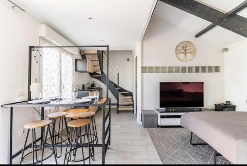 Donges House | Modern Studio with Private Access - Rated 9/10 by Guests
