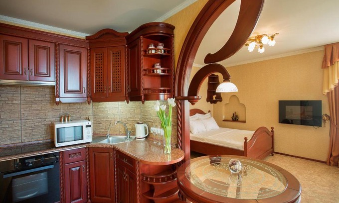 Zarichnyi District Apartment | Relaxing Studio De Luxe with Ocean View Jacuzzi Retreat