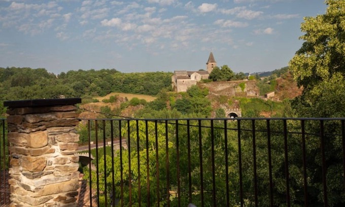 Saint-Cirgue Apartment | Budget-Friendly Studio de Moulinquié with Family Amenities