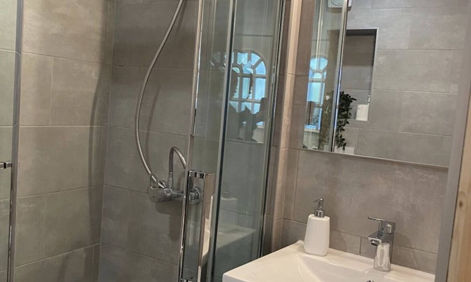 Chateauneuf-Grasse Apartment | Welcoming Studio de Plan Pied with Family-Friendly Amenities