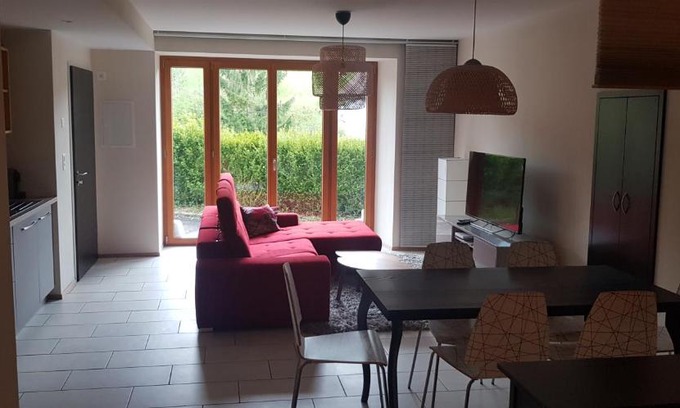 Cremines Apartment | Inviting Studio de Vacances with Spa and Hot Tub Amenities