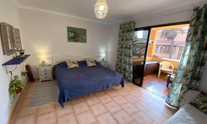 La Pared Apartment | Cozy Studio De Ziutek: Family-Friendly Retreat Awaits