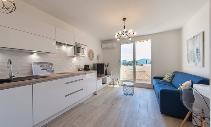Les Lecques Apartment | Top-Rated Studio del Sol with Oceanfront Views in Saint-Cyr