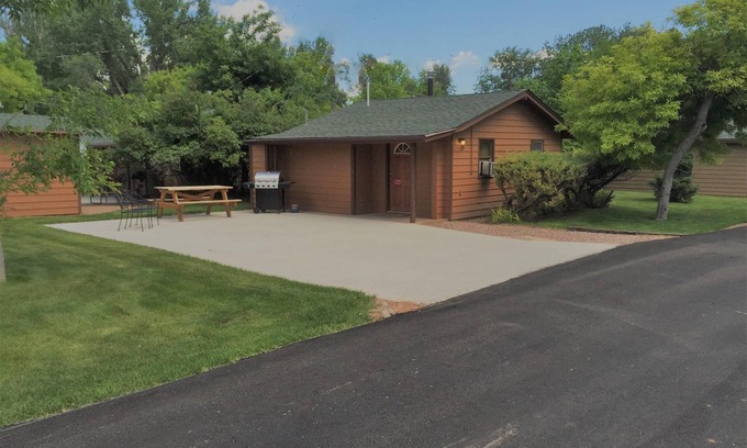 Rapid City Apartment | Deluxe Studio Cabin with Scenic Lake View near Mt Rushmore