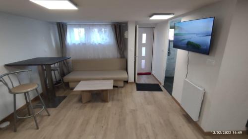 Poteries Apartment | Family-Friendly Studio Deluxe Marc: Guest Rated 8/10