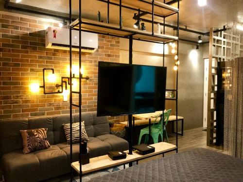 Republica Apartment | Modern Studio Design with Pool & Top Guest Rating 9/10