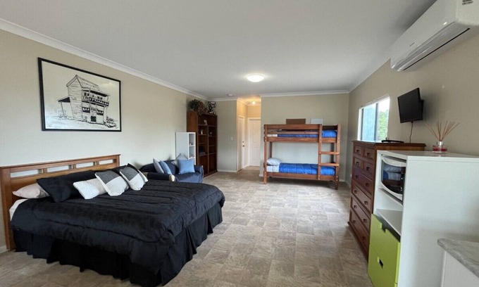 Cape Jervis Apartment | studio Downstairs only - Sleeps upto 5 people - Upstairs is a private residence.