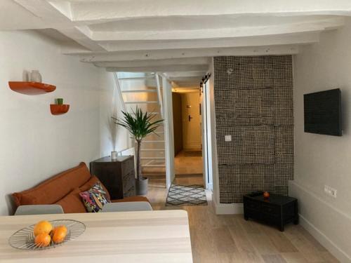 Montfort-l'Amaury Apartment | Cozy Studio du Onze: Family-Friendly Retreat in Montfort