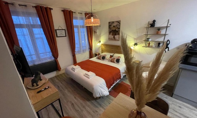 Saint-Omer Apartment | Exceptional Studio du Soleil: Family-Friendly Retreat