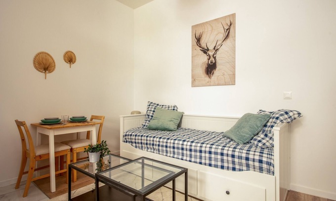 Quartier Sainte-Marguerite Apartment | Stylish Studio in Bastille - Pet Friendly & Spa Access