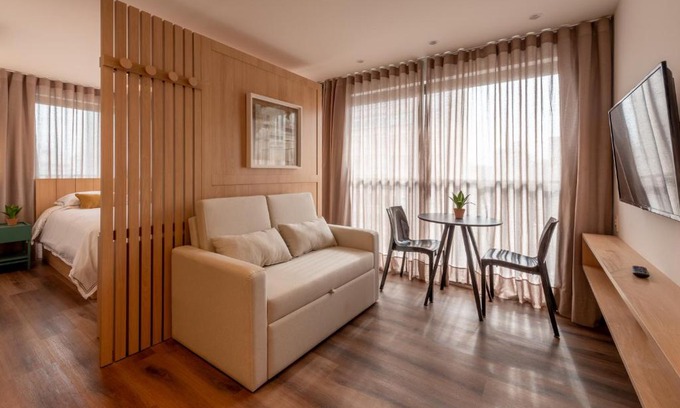 Auxiliadora Apartment | Stylish Studio in Porto Alegre with Pool & Family-Friendly Perks