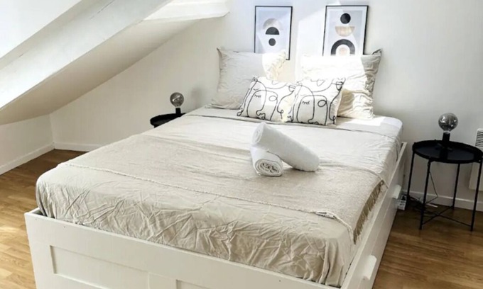 Esbly Apartment | Cozy Studio en Bois Blanc near Disneyland, Pet Friendly