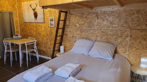 Lamotte-Beuvron Apartment | Central Studio: Guest Rated 9/10 for Your Perfect Getaway
