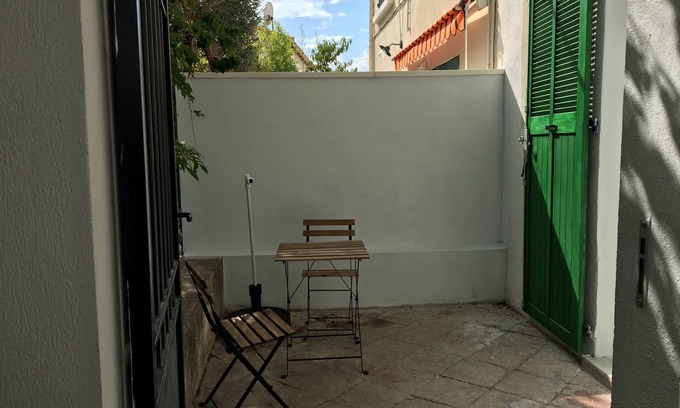La Seyne-sur-Mer Apartment | Charming Studio with Private Terrace and Kitchen Amenities