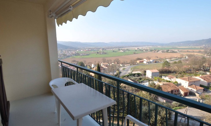 Greoux-les-Bains Apartment | Cozy Studio with Spa & Kitchen Amenities for Your Stay