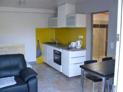 Les Sagnieres Apartment | Enchanting Studio Near Serre-Ponçon Lake with Dining Options